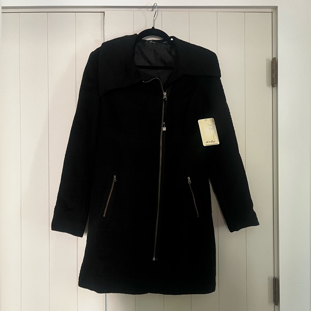 Oakley Black Trench Coat with Classic Silhouette